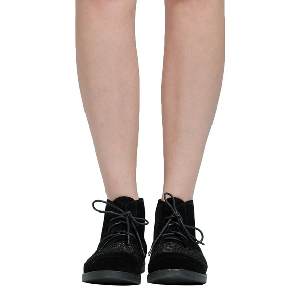 Women Closed Toe Ankle Shoe Embroidered Flower N41 - Picture 3 of 6